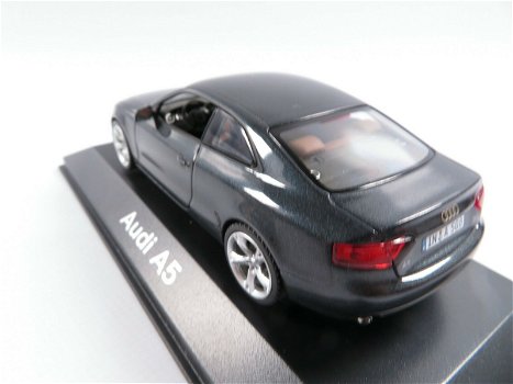 1:43 Schuco Audi A5 coupe Meteoorgrijs - 2