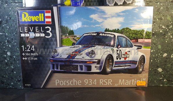 Porsche 934 RSR MARTINI 1:24 Revell - 0