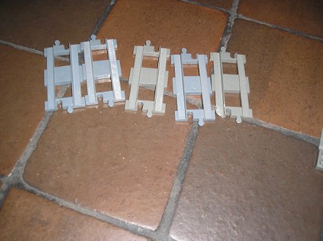 Lego duplo rails - ter aanvulling -1 x overweg - 5 x recht - 16 x kromme - 2