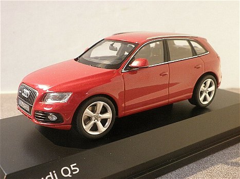 1:43 Schuco 450756001 Audi Q5 PA 8R 2008-2016 SUV 4x4 rood - 1