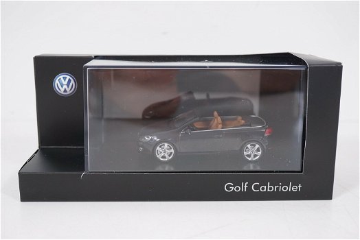 1:43 Schuco Volkswagen VW Golf Cabriolet 2012 Dark Purple - 0