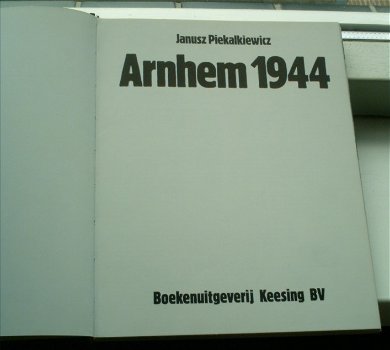 Arnhem 1944(Janusz Piekalkiewicz, ISBN 9060832264). - 0