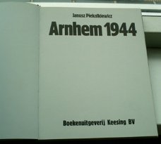 Arnhem 1944(Janusz Piekalkiewicz, ISBN 9060832264).