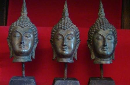 Bronzen Boeddha hoofdje op sokkel - 0