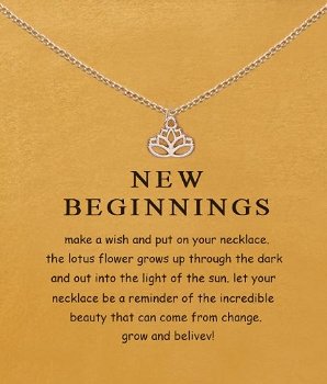 Lotus zilverkleurig aan ketting, op cadeaukaartje - 1