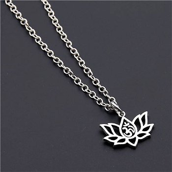 Mantra in Lotusbloem zilverkleurig, met ketting - 0