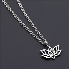 Mantra in Lotusbloem zilverkleurig, met ketting