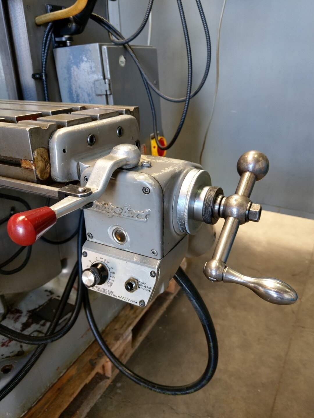 Verticale toren freesmachine Bridgeport met steekkop - sold - Afbeelding 2
