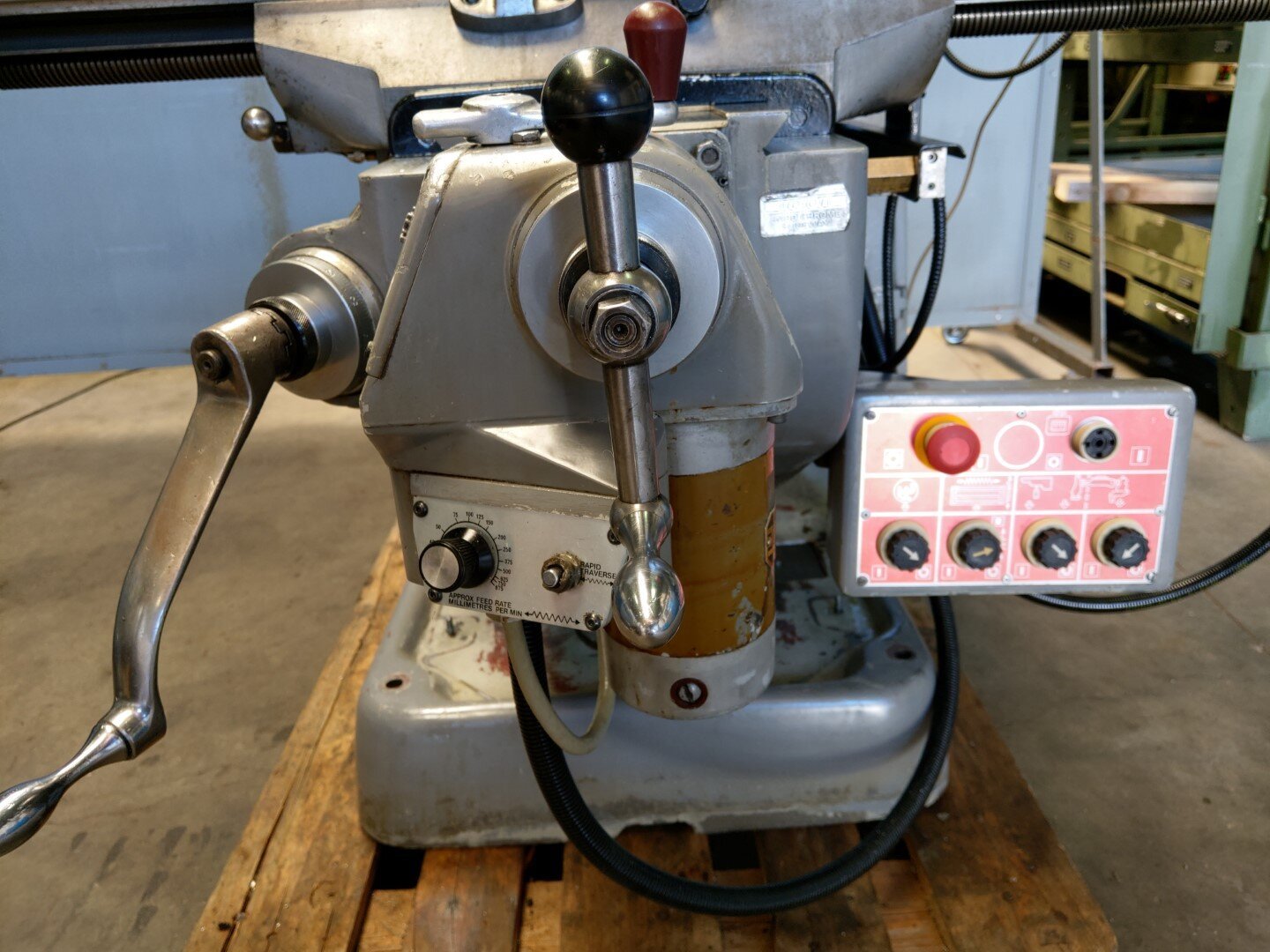 Verticale toren freesmachine Bridgeport met steekkop - sold - Afbeelding 3