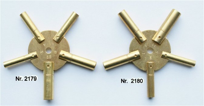 10 messing kloksleutels nr. 4 t/m. nr. 9 = gatmaat 3,25 mm. t/m. 4,50 mm. - 2