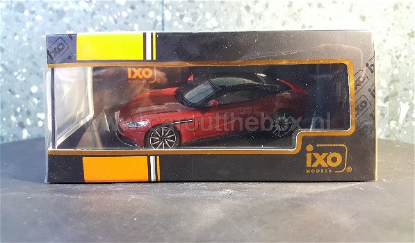 Aston Martin DB 11 rood 1:43 Ixo - 3