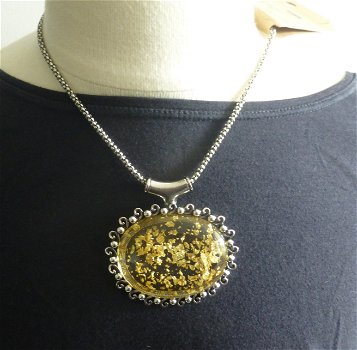 Bijzonder collier met stukjes bladgoud - 0