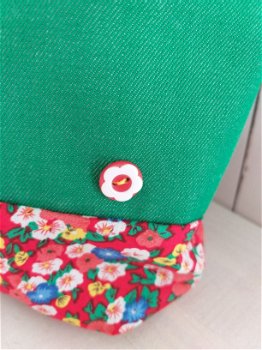 projectbag haaktas groen en een beetje rood met bloemetjes - 2