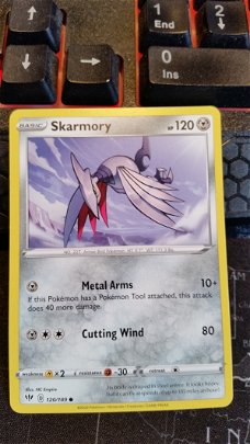  Skarmory  120/189  Common Sword & Shield: Darkness Ablaze