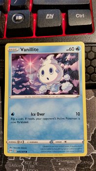 Vanillite 045/189 Common Sword & Shield: Darkness Ablaze - 0