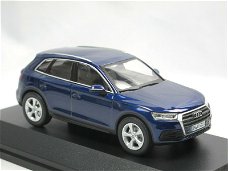 1:43 I-Scale AUDI Q5 SUV 2017 Navarra blauw