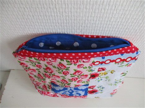 toilettasje blauw rood roze patchwork stofje met roosjes - 1