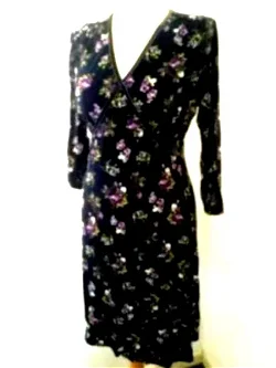 LOIE jurk donker blauw met bloemen lange mouwen
