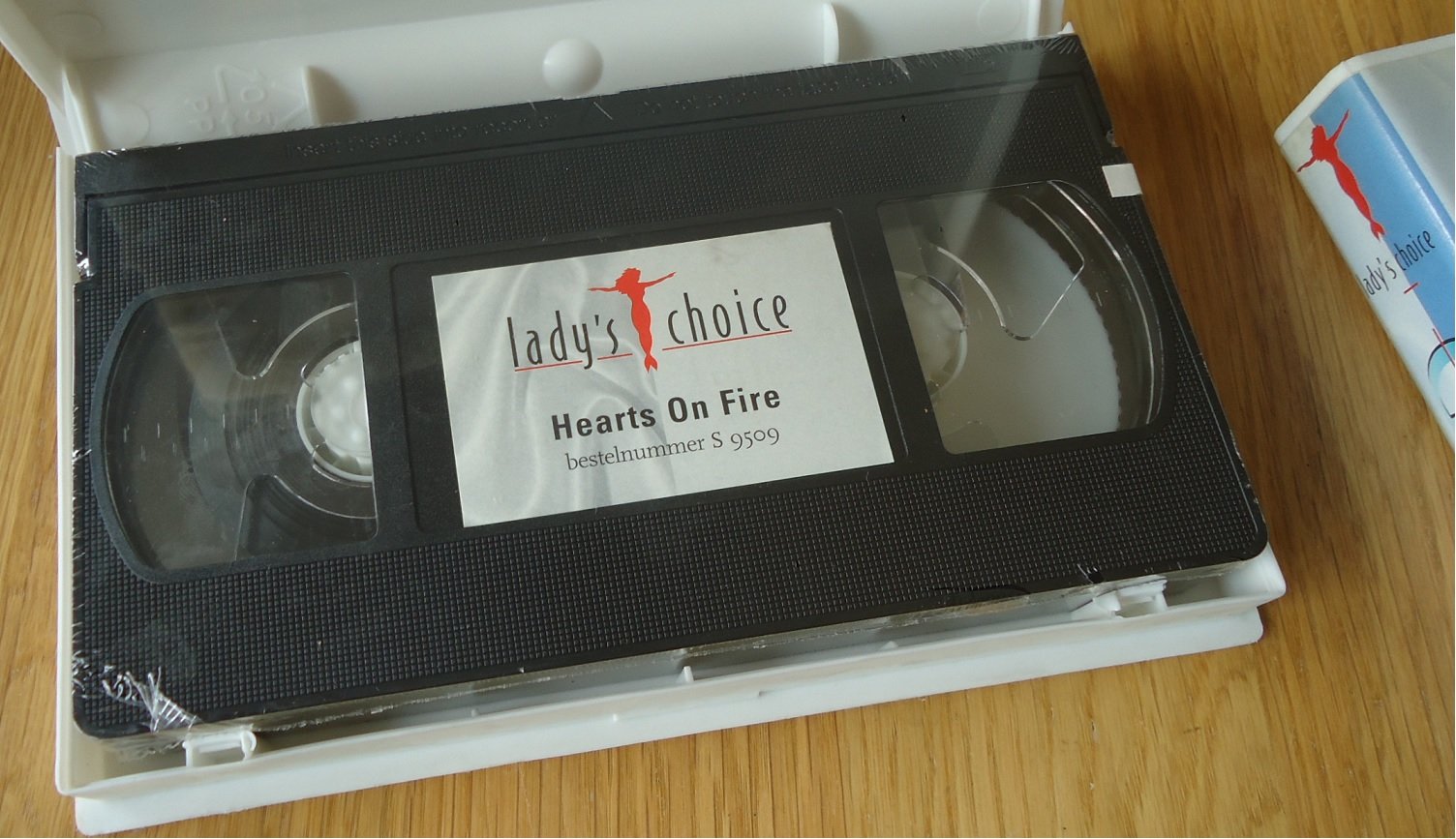 Te koop twee waargebeurde verhalen op nieuwe VHS-video. - Afbeelding 5