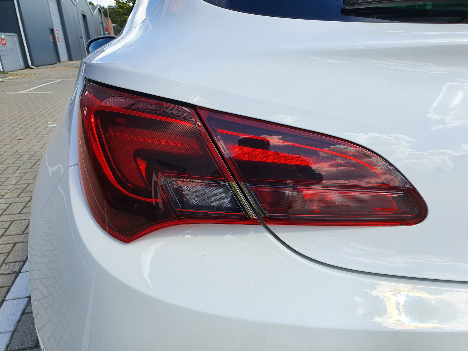 Opel Astra J GTC - Wit - Full Options - Leder - 19 Inch - Afbeelding 4