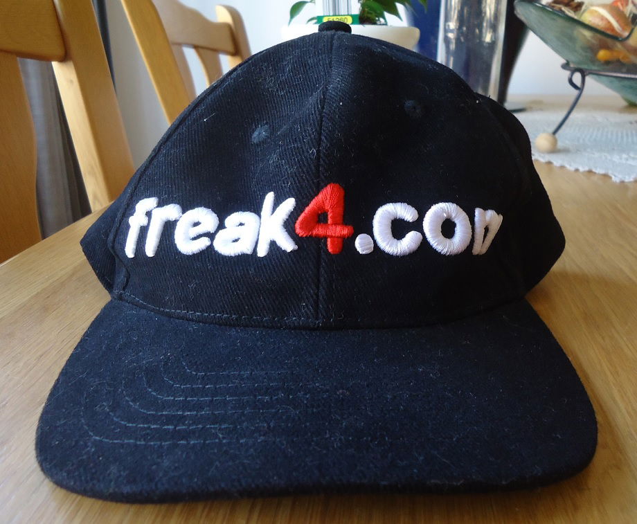 Te koop een nieuwe zwarte pet met opschrift "Freak4com". - Afbeelding 7