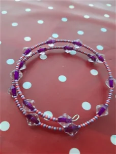 Armbandje met roze edelstenen