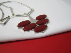 Ketting Sarah Coventry zilverkleurig rood thermoset 44.5 cm. - Afbeelding 2