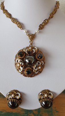 Western Germany set van clipoorbellen en ketting 