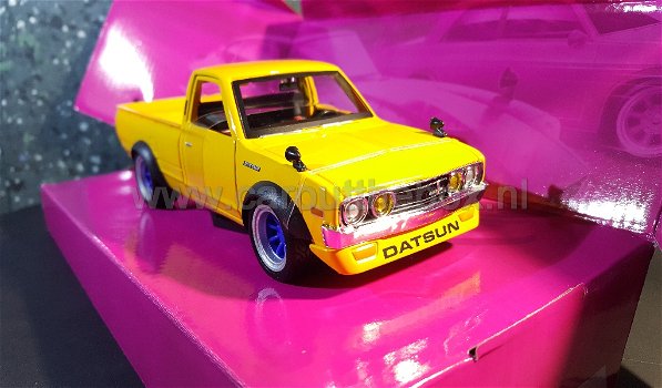 Datsun 620 pick up 1973 geel 1:24 Maisto - 1