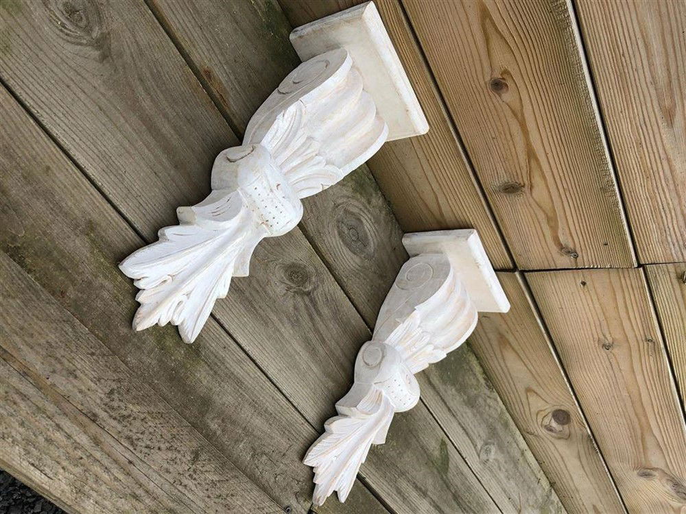 hand gesneden uit koloniaals hout,plank houder - nr. 1