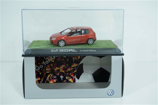 1:43 Schuco VW Volkswagen Golf 'Goal' dealer edition - 0