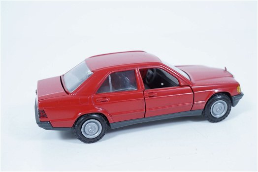 1:35 Cursor 1182 Mercedes Benz 190 rood - 1