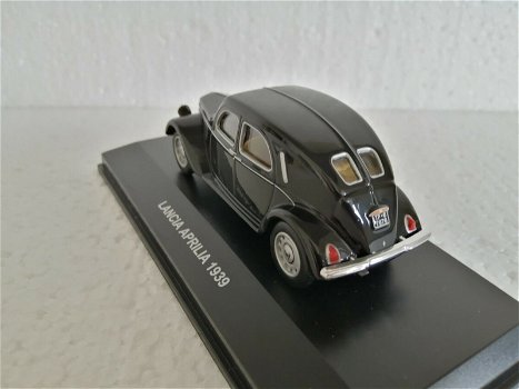 1:43 Edison Giocattoli Lancia Aprilia 1939 sedan zwart - 2