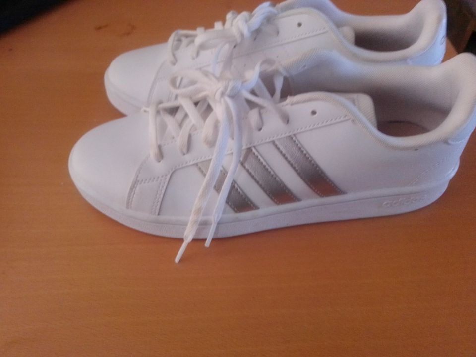 addidas - nr. 1