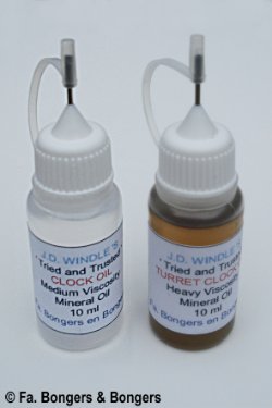 2 doseerflesjes van ieder 10 ml Windle’s Clock Oil en 10 ml Turret Oil.