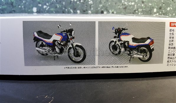 Honda CBX 400F 1:12 Aoshima - 1