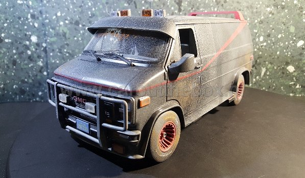 1983 GMC Vandura A Team DIRTY VERSION 1:18 Greenlight - 1