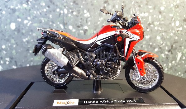 Honda Africa Twin DCT rood 1:18 Maisto - 0