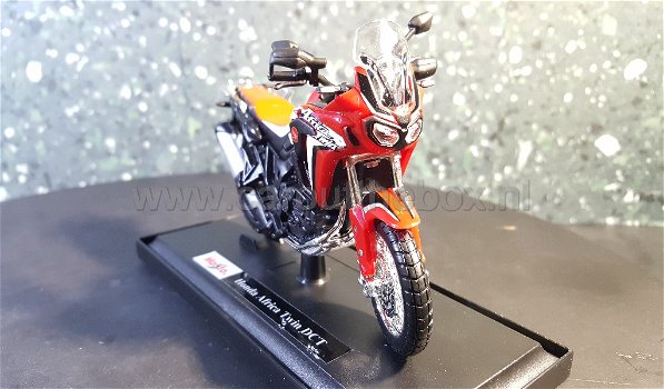 Honda Africa Twin DCT rood 1:18 Maisto - 1