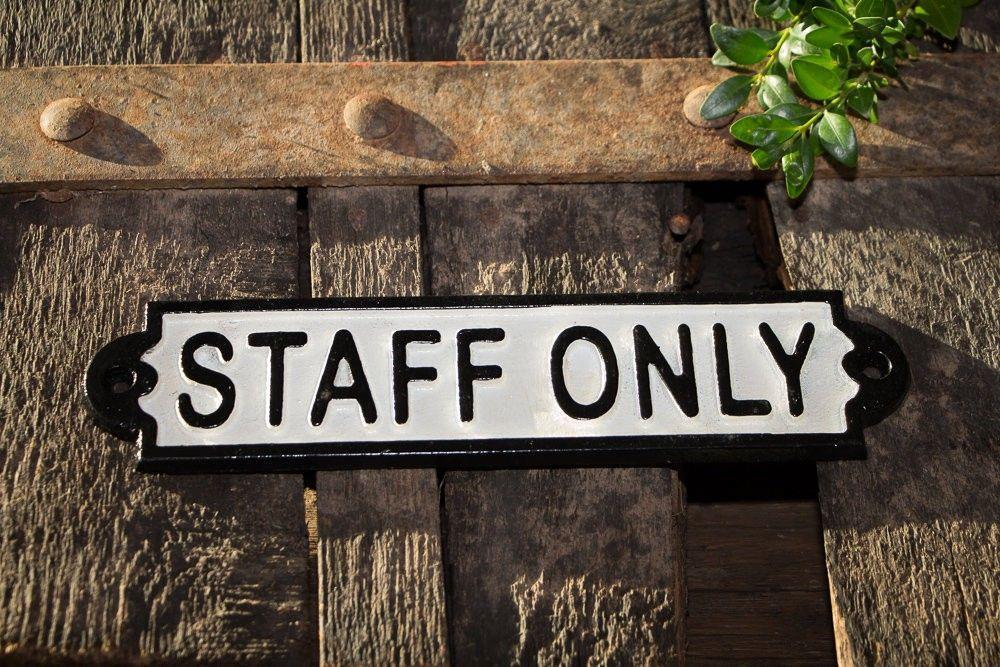Bordje emaille- STAFF ONL - voor op de deur-personeel - nr. 1