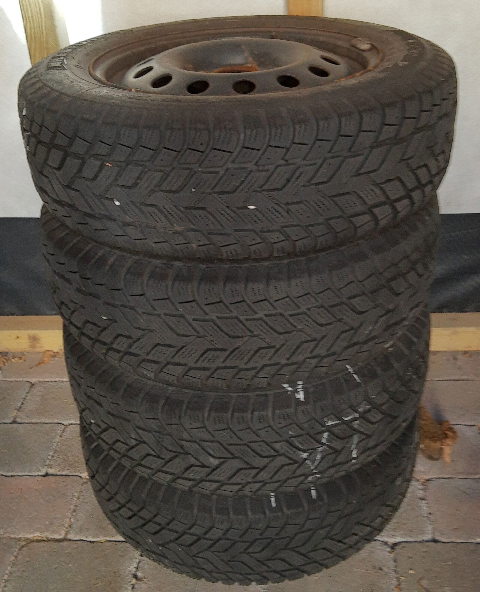 195/60/R15 winterbanden inclusief stalen velgen - nr. 1
