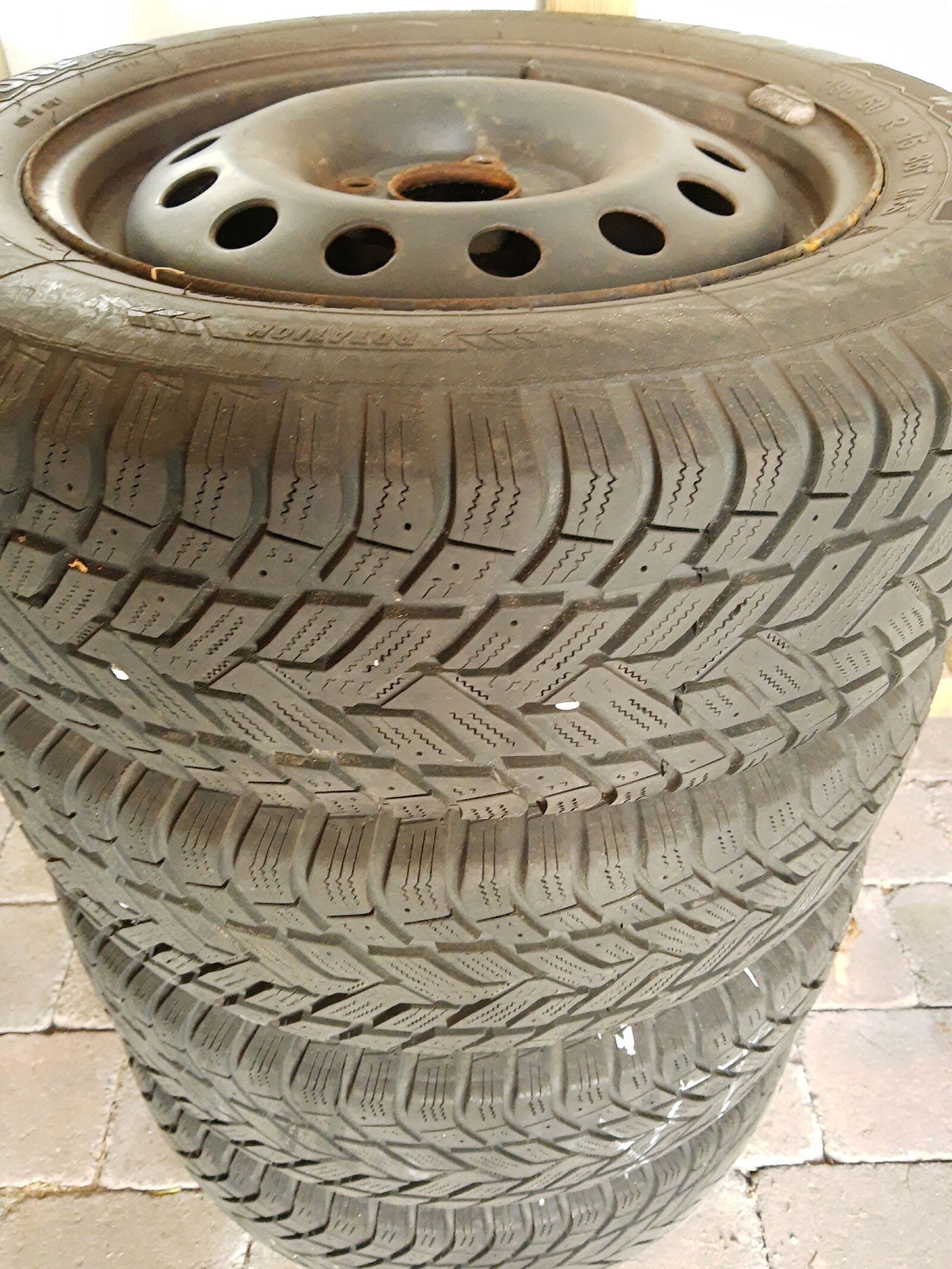 195/60/R15 winterbanden inclusief stalen velgen - Afbeelding 3