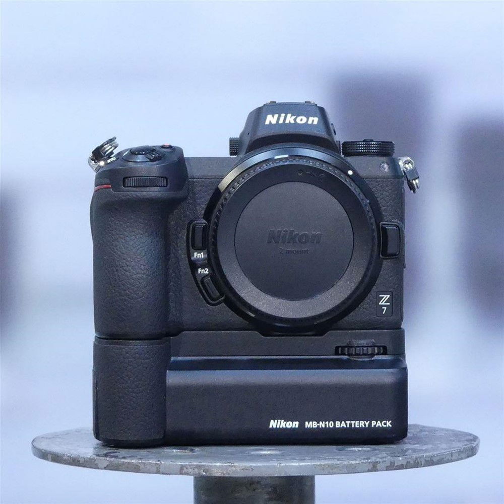 Nikon Z7 + Originele Battery Grip nr. 2882 - nr. 1