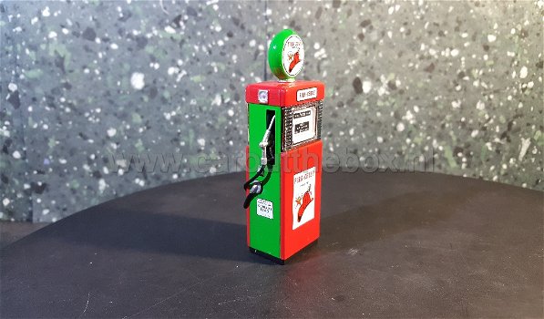 FIRE CHIEF gasoline pump 1:18 Greenlight - 1