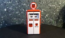 PHILLIPS 66  gasoline pump 1:18 Greenlight