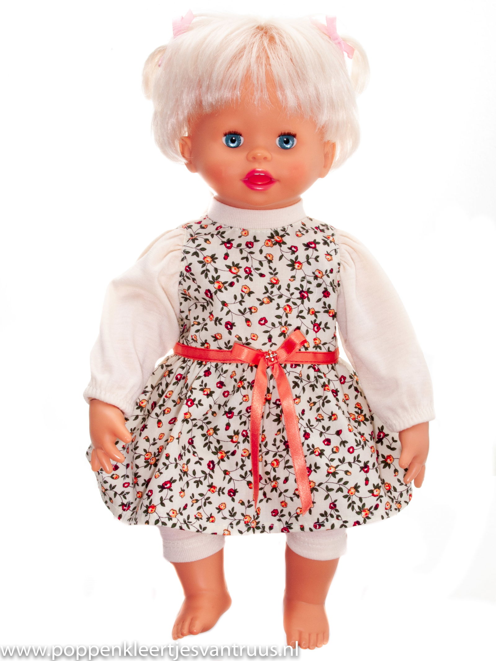Pop 38 cm Jurksetje bloemetjes/ecru - nr. 1