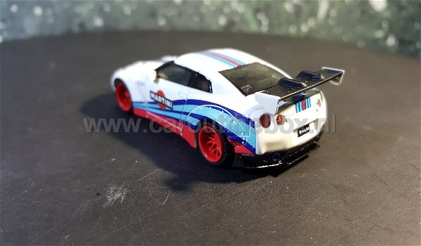 Nissan GT-R MARTINI 1:64 MiniGT - 3