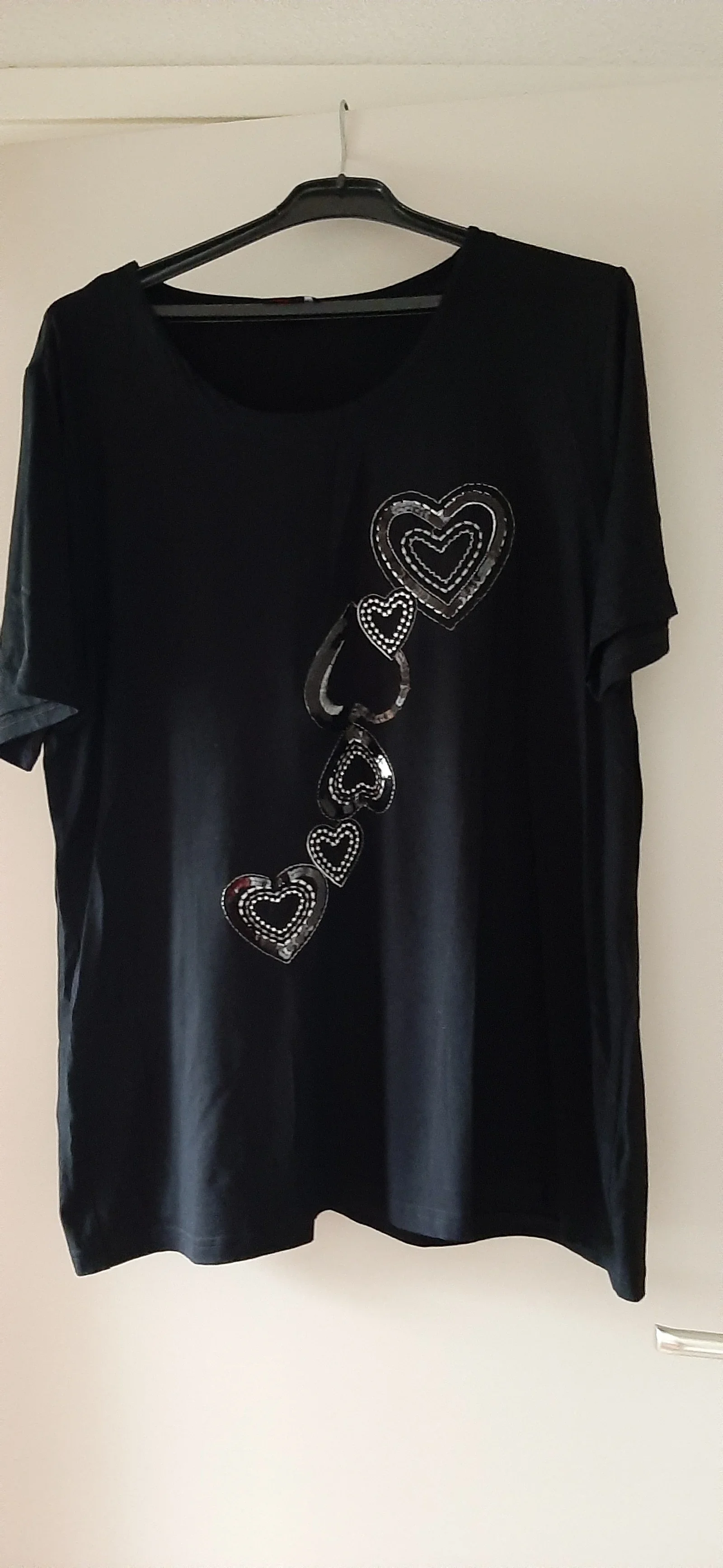 Zwarte t-shirt met opdruk. - nr. 1