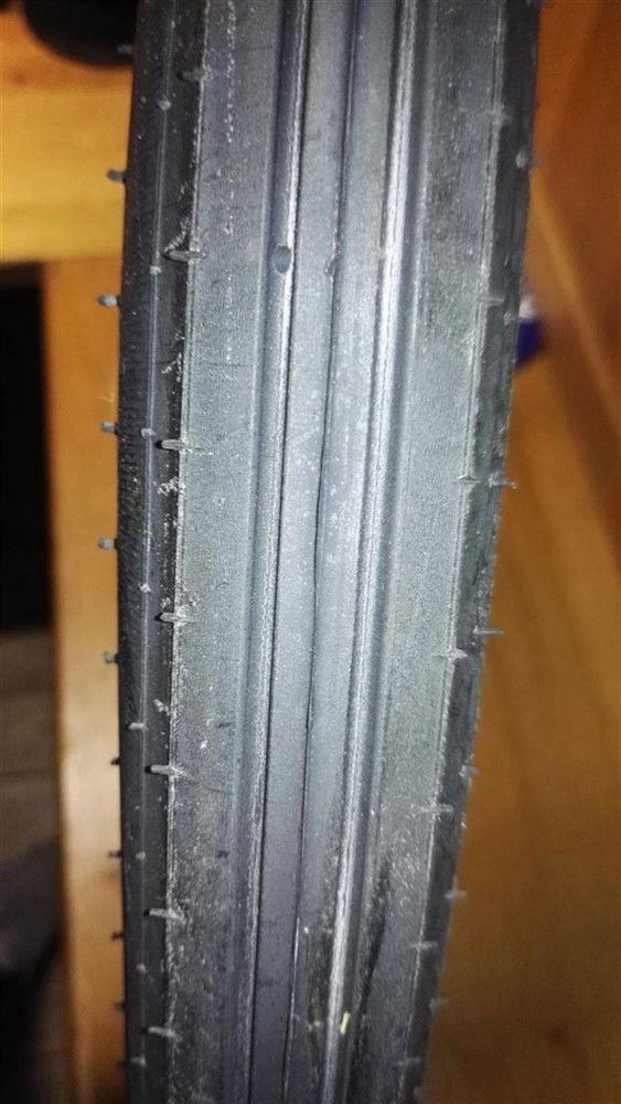 Buitenband Hutchinson 2.75-19 SOLEX 2.75 19 UITVERKOOP ! - nr. 1