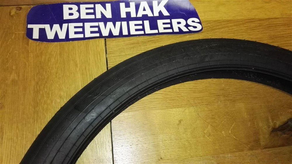 Buitenband Hutchinson 2.75-19 SOLEX 2.75 19 UITVERKOOP ! - Afbeelding 2